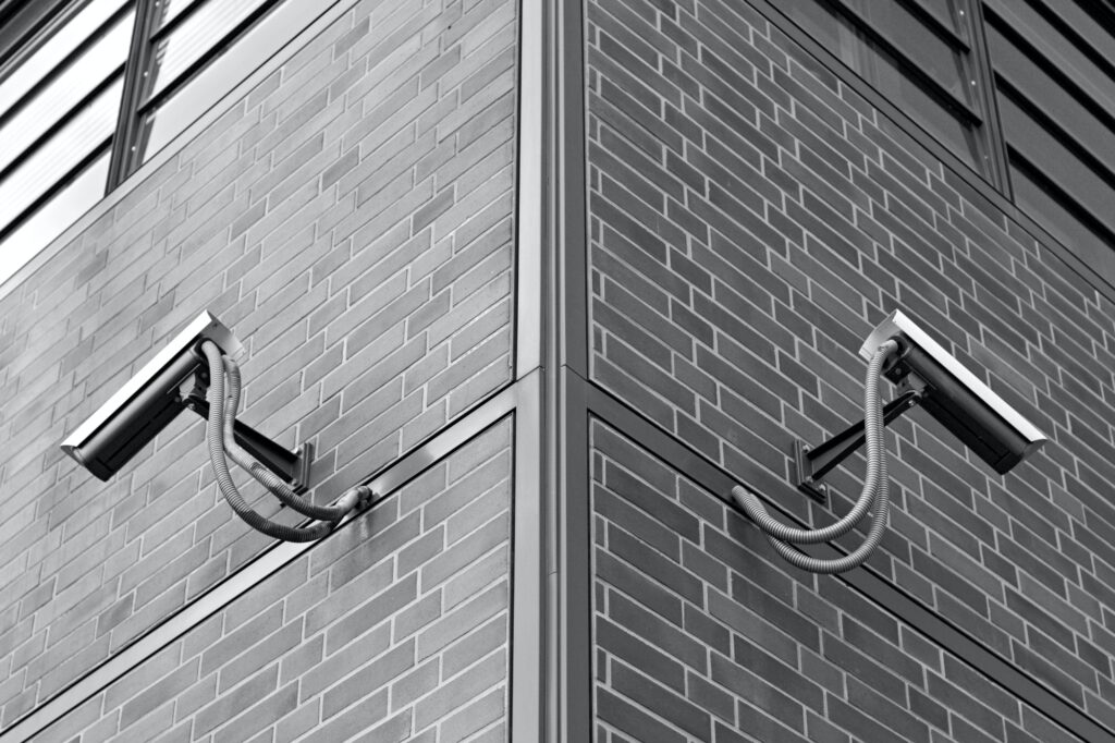 Cámaras de videovigilancia en fachada